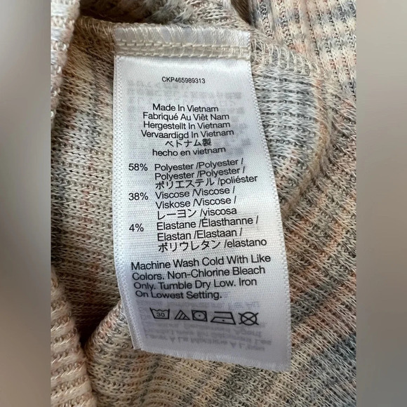 Madewell Space-Dye Faux-Wrap Top
Size xxs
Pit to pit 14” - Picture 8 of 8